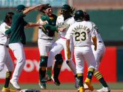 Red Sox fall to A’s 5-4; Chapman’s hitless streak ends at 50 batters, 17 appearances