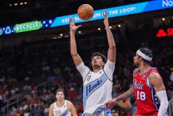 Reports: Sixers to sign Dominick Barlow to two-way contract, waive Alex Reese